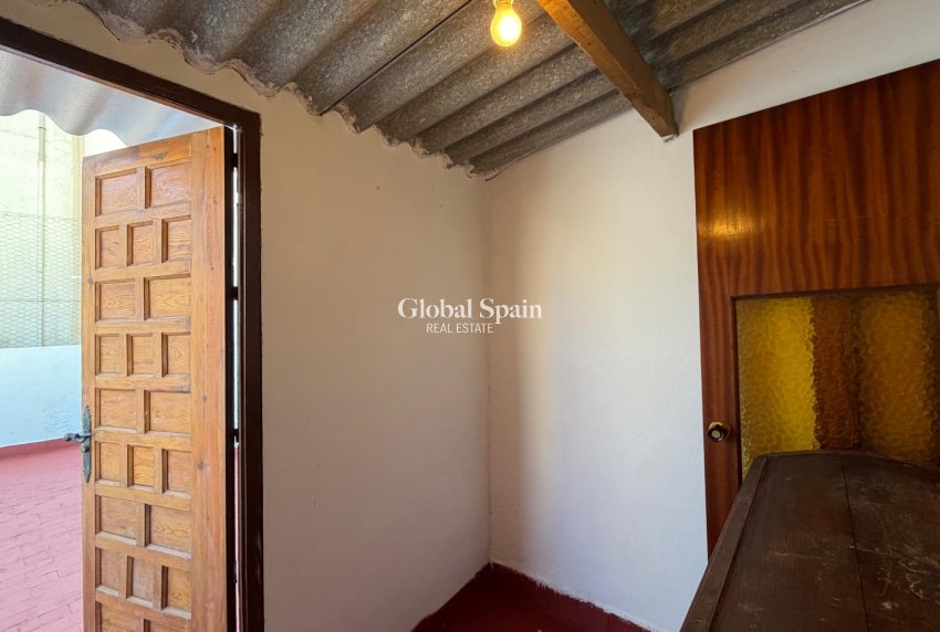 Revente - APPARTEMENT -
TORREVIEJA - Center