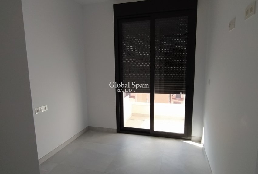 Revente - APPARTEMENT -
TORREVIEJA - CENTRE PLAYA DEL CURA LAS PISCINAS