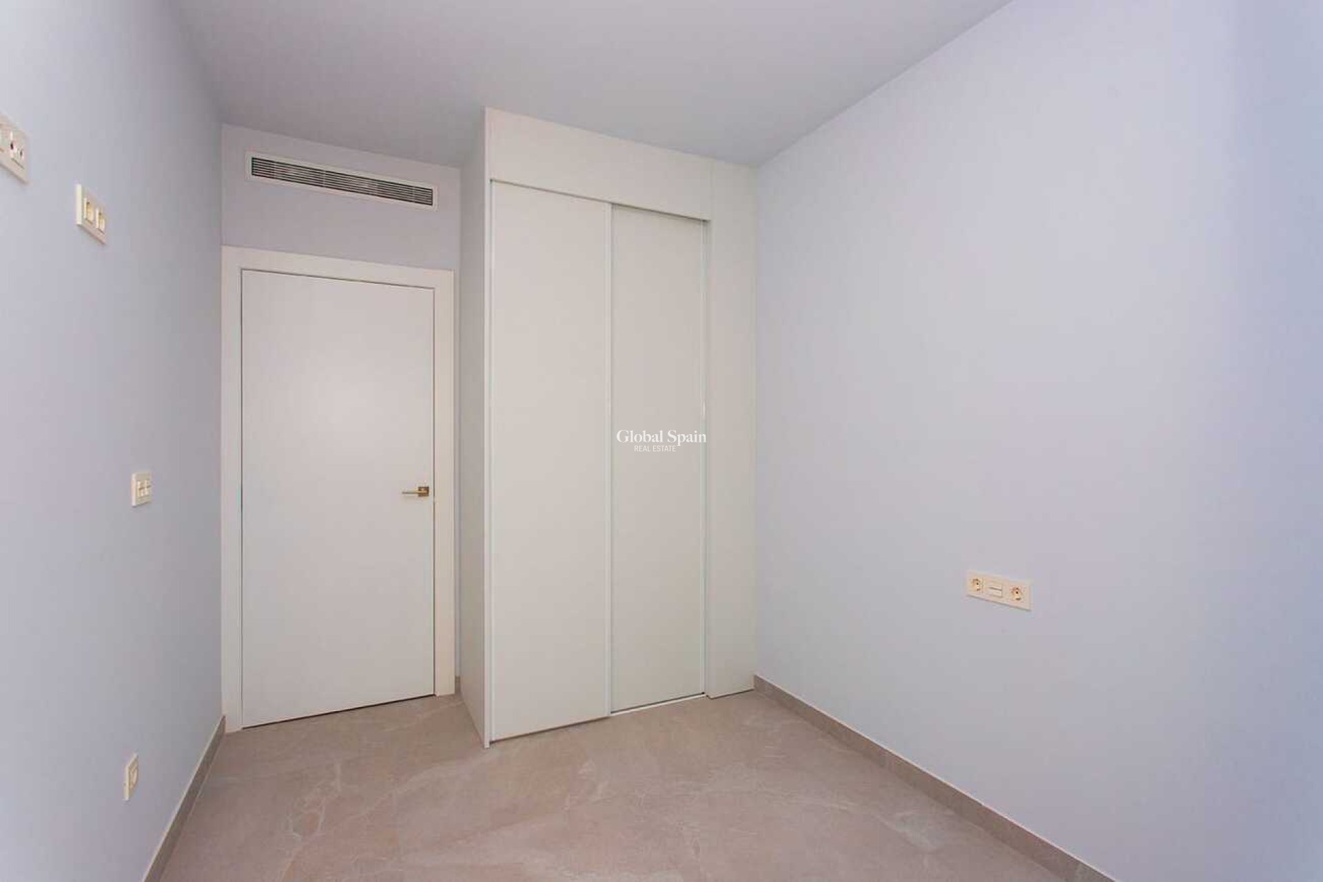 Revente - APPARTEMENT -
TORREVIEJA - CENTRE PLAYA DEL CURA LAS PISCINAS