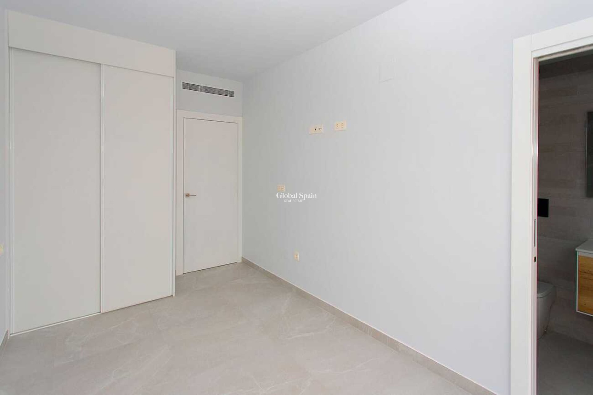 Revente - APPARTEMENT -
TORREVIEJA - CENTRE PLAYA DEL CURA LAS PISCINAS