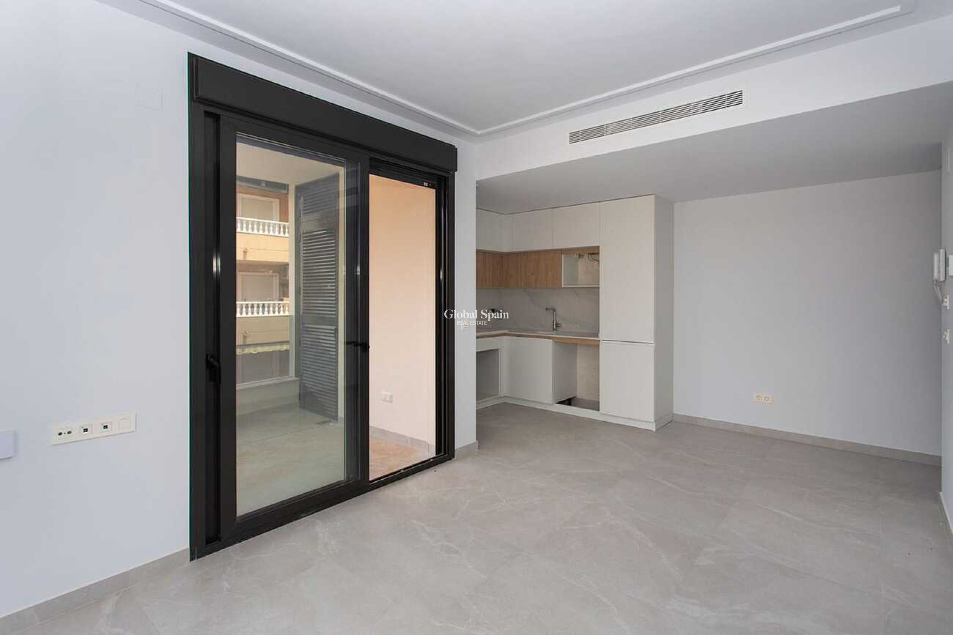 Revente - APPARTEMENT -
TORREVIEJA - CENTRE PLAYA DEL CURA LAS PISCINAS