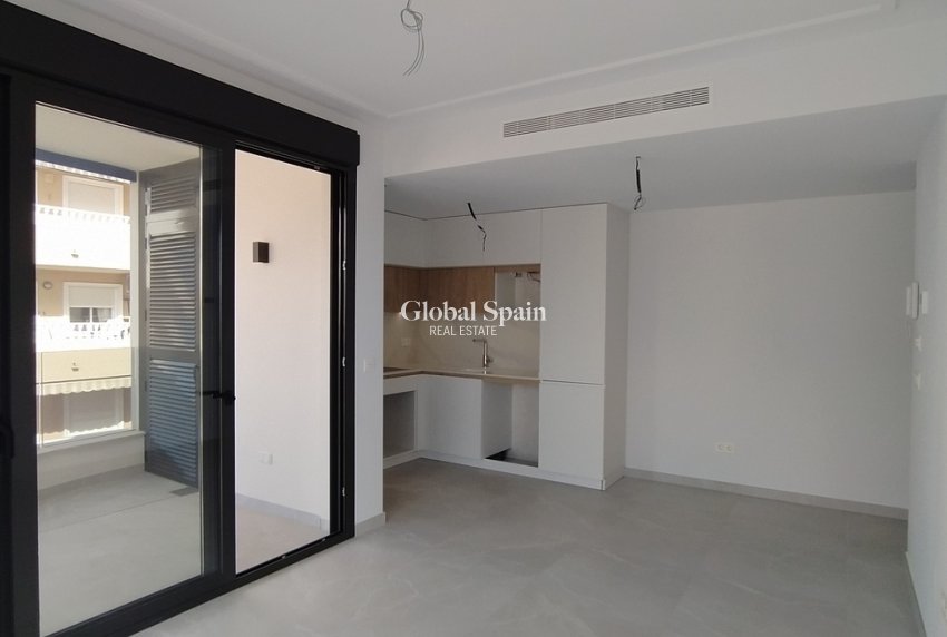 Revente - APPARTEMENT -
TORREVIEJA - CENTRE PLAYA DEL CURA LAS PISCINAS