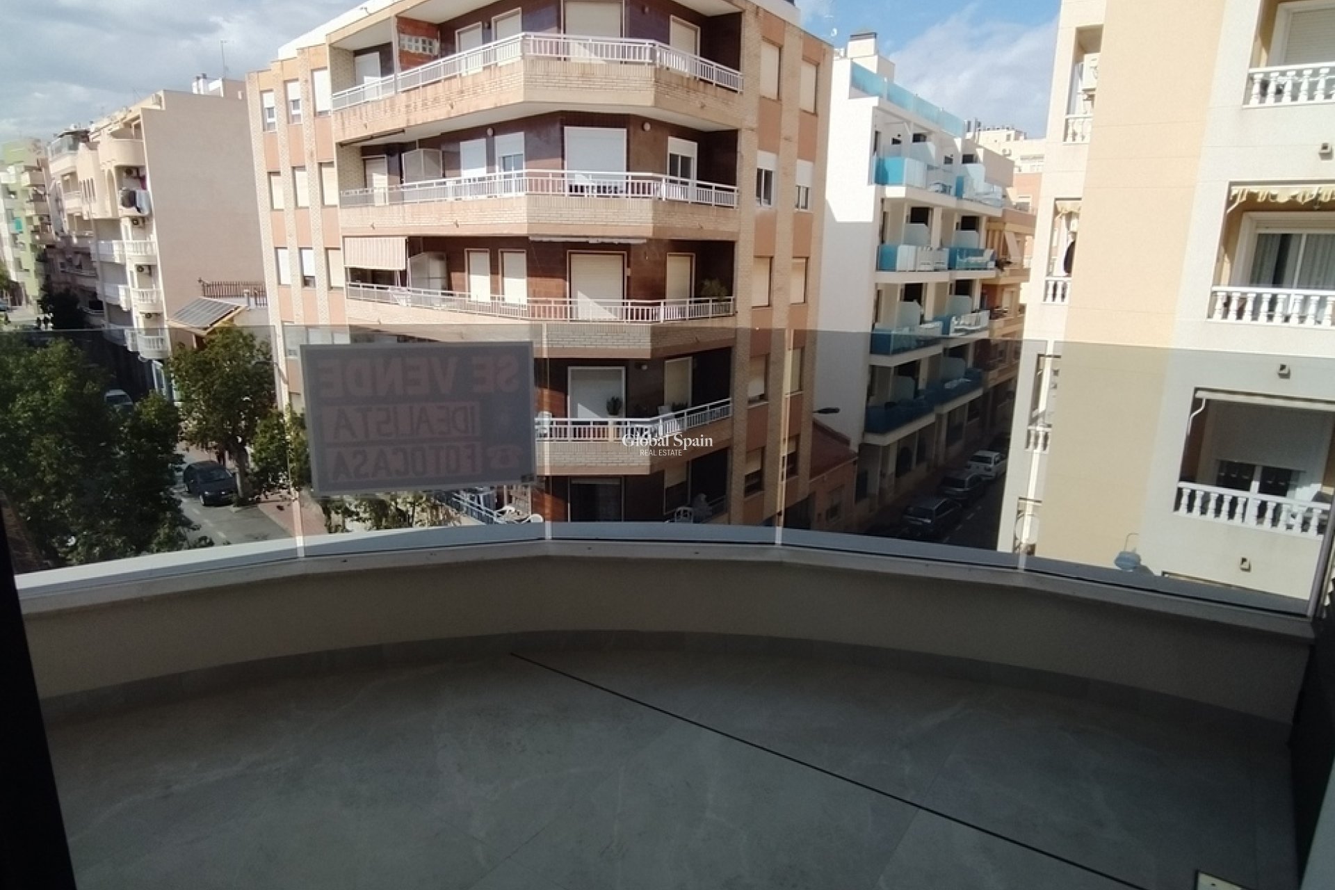 Revente - APPARTEMENT -
TORREVIEJA - CENTRE PLAYA DEL CURA LAS PISCINAS