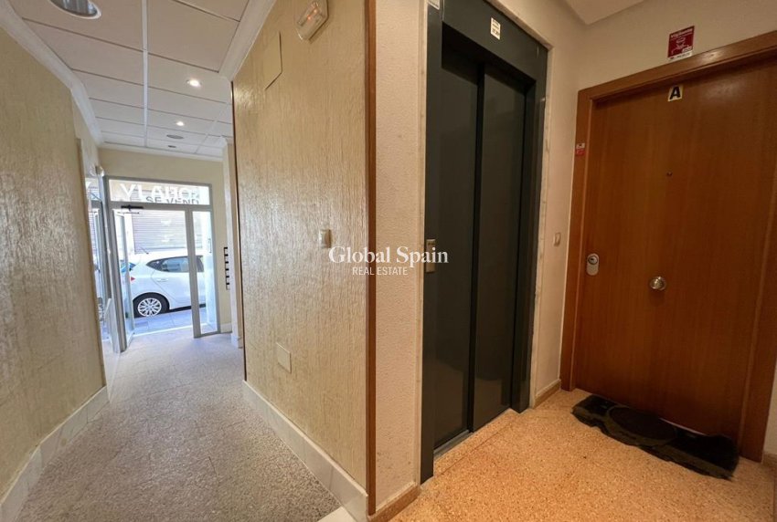 Revente - APPARTEMENT -
TORREVIEJA - CENTRO CASCO URBANO