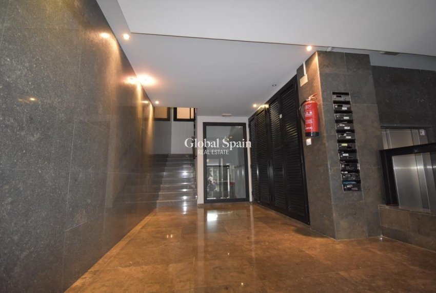 Revente - APPARTEMENT -
TORREVIEJA - Centro - Muelle Pesquero