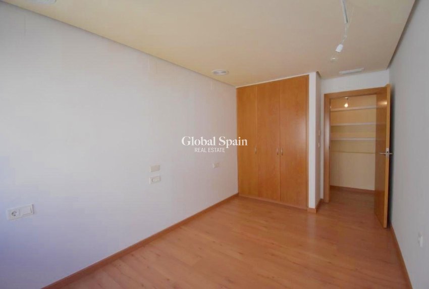 Revente - APPARTEMENT -
TORREVIEJA - Centro - Muelle Pesquero