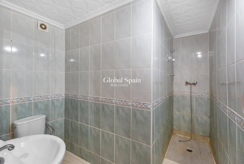 Revente - APPARTEMENT -
TORREVIEJA - Centro - Muelle Pesquero