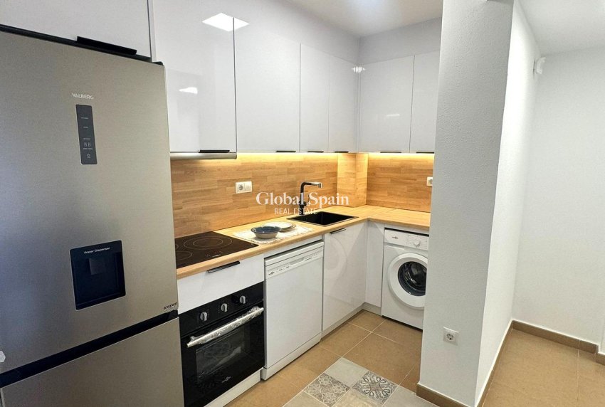 Revente - APPARTEMENT -
TORREVIEJA - Centro - Muelle Pesquero