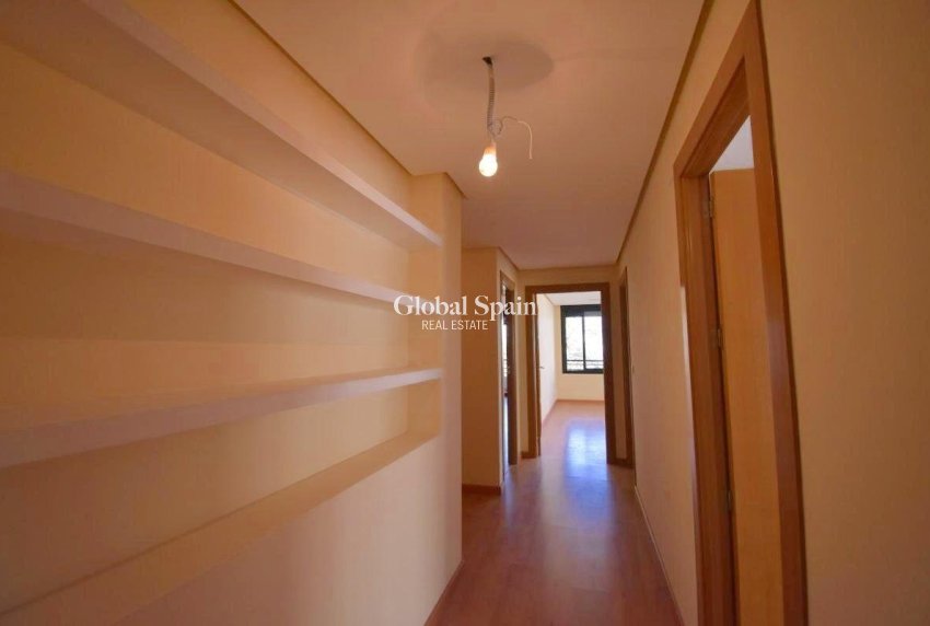 Revente - APPARTEMENT -
TORREVIEJA - Centro - Muelle Pesquero