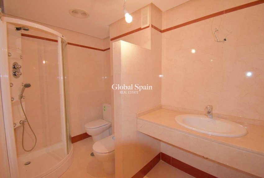 Revente - APPARTEMENT -
TORREVIEJA - Centro - Muelle Pesquero