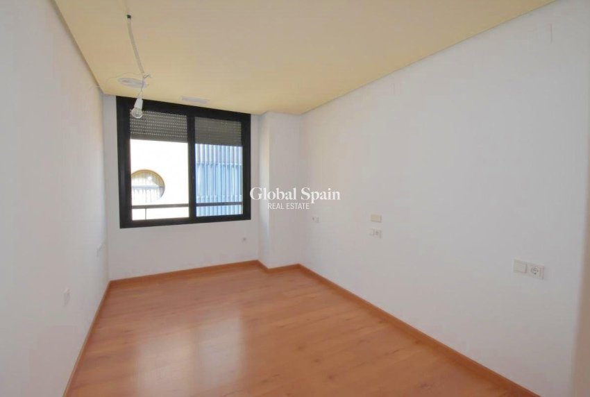 Revente - APPARTEMENT -
TORREVIEJA - Centro - Muelle Pesquero