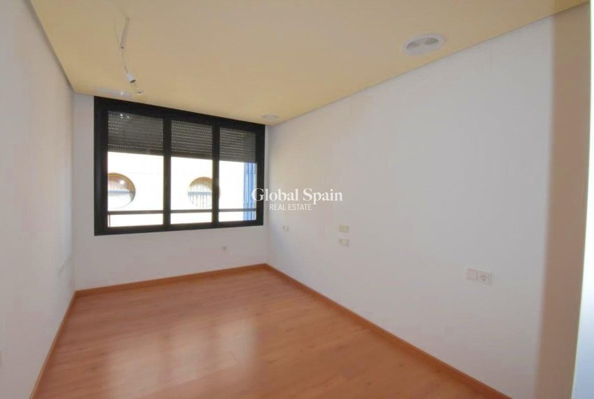 Revente - APPARTEMENT -
TORREVIEJA - Centro - Muelle Pesquero