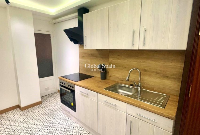 Revente - APPARTEMENT -
TORREVIEJA - Centro - Muelle Pesquero