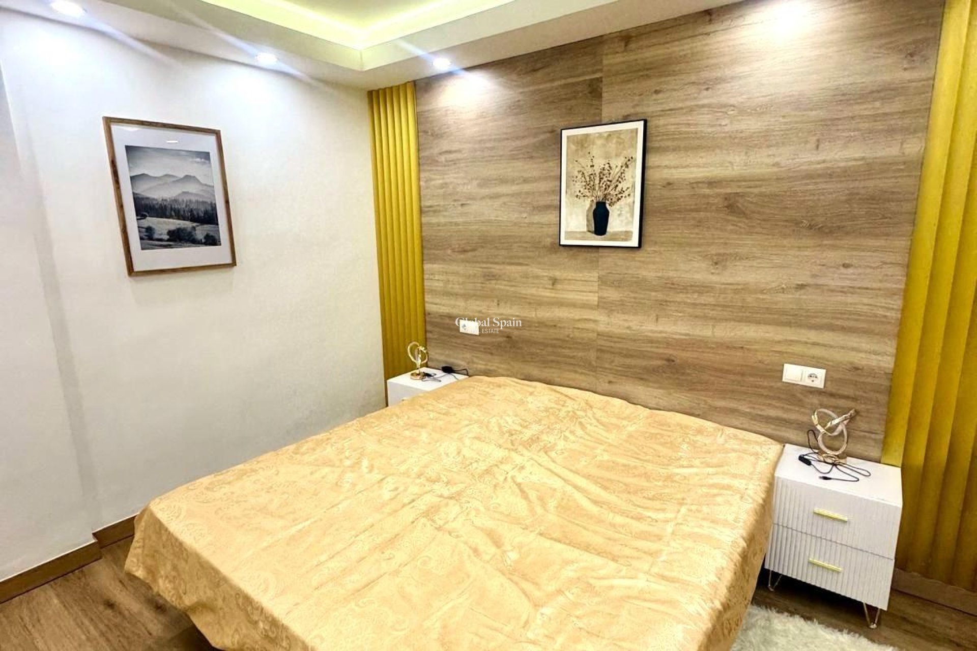 Revente - APPARTEMENT -
TORREVIEJA - Centro - Muelle Pesquero
