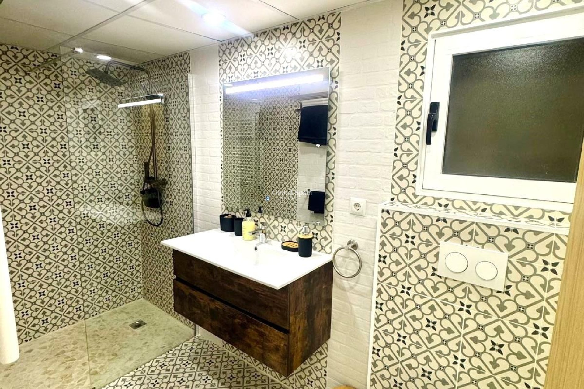 Revente - APPARTEMENT -
TORREVIEJA - Centro - Muelle Pesquero