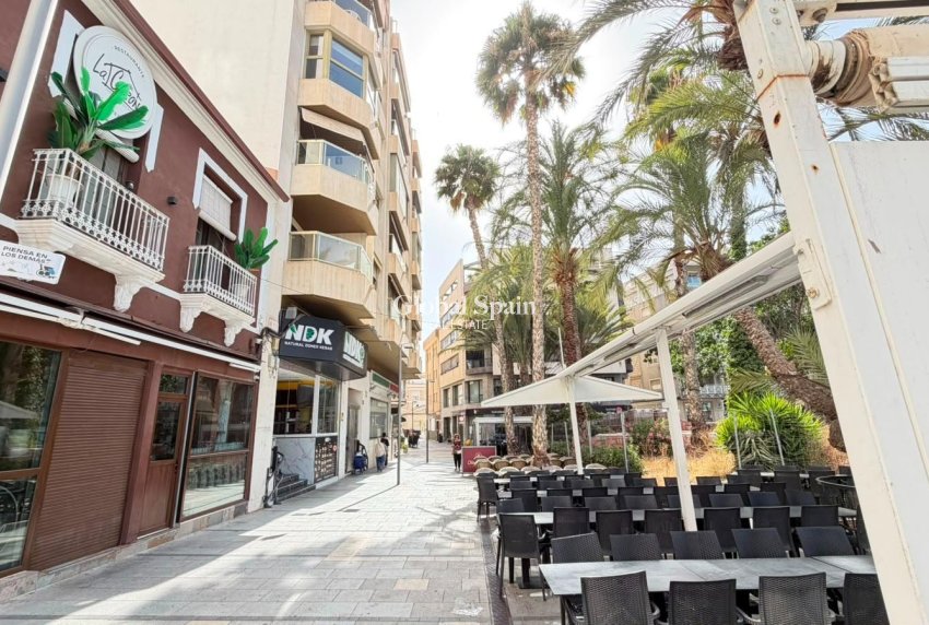 Revente - APPARTEMENT -
TORREVIEJA - Centro - Muelle Pesquero