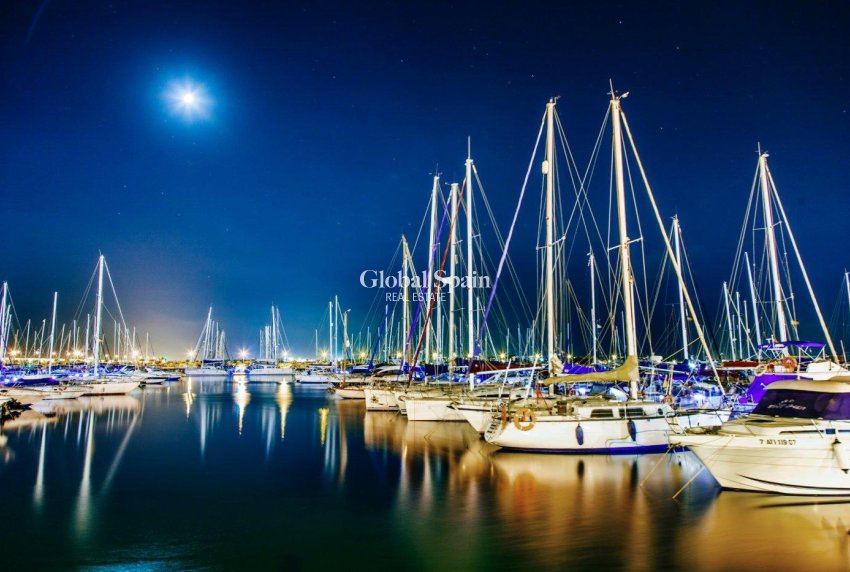 Revente - APPARTEMENT -
TORREVIEJA - Centro - Muelle Pesquero