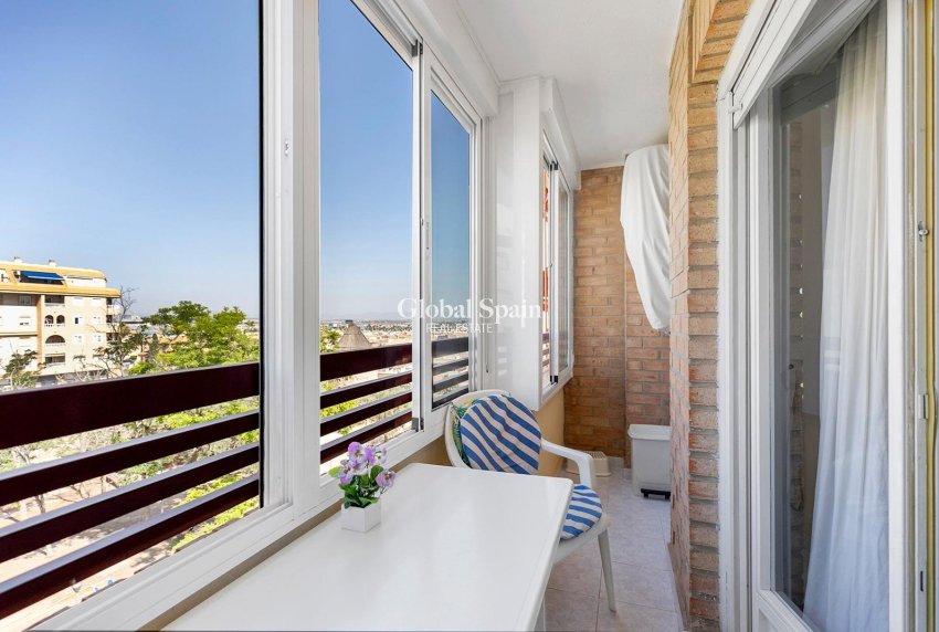 Revente - APPARTEMENT -
TORREVIEJA - Centro