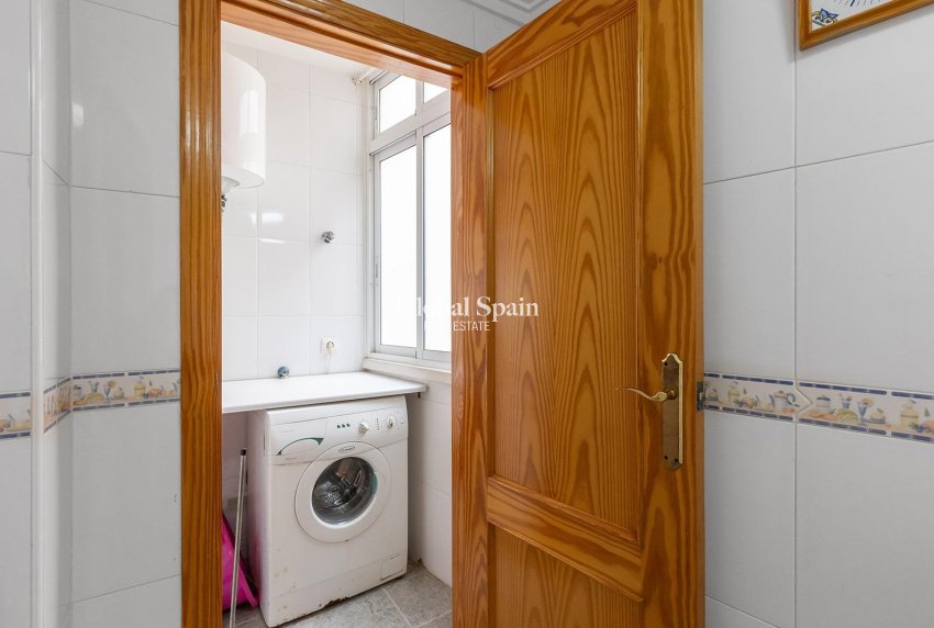 Revente - APPARTEMENT -
TORREVIEJA - Centro