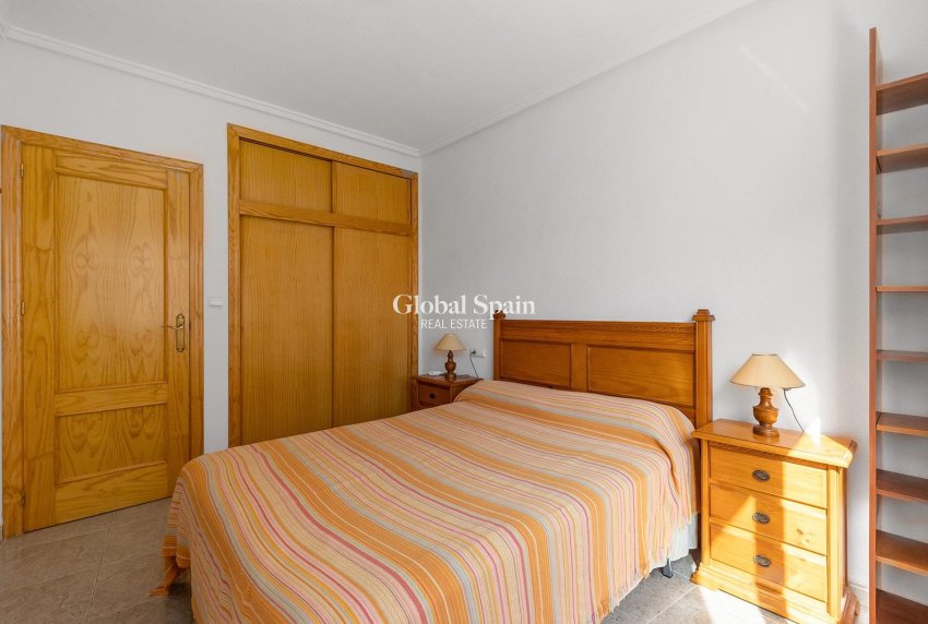 Revente - APPARTEMENT -
TORREVIEJA - Centro