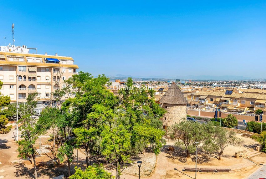 Revente - APPARTEMENT -
TORREVIEJA - Centro