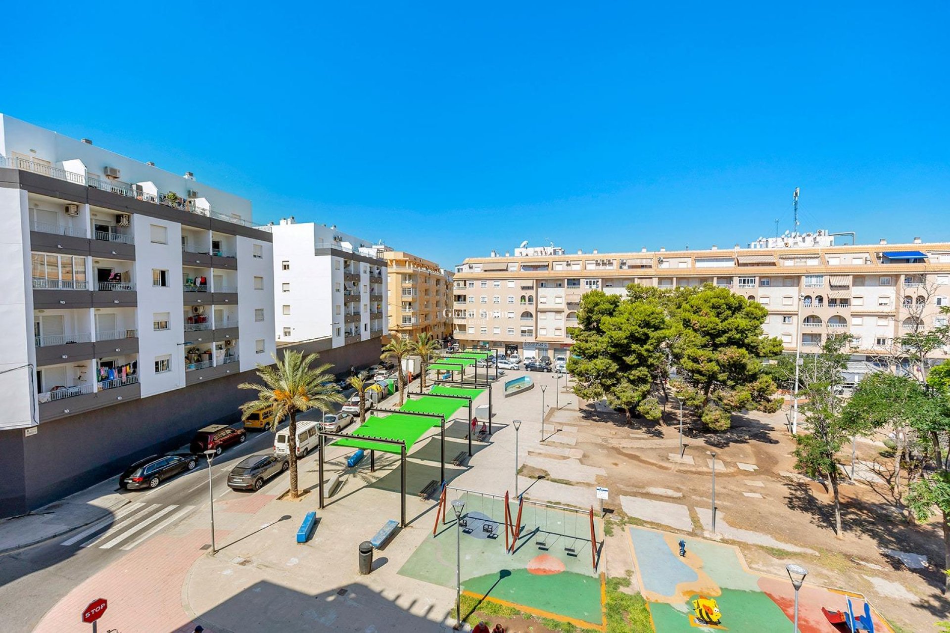 Revente - APPARTEMENT -
TORREVIEJA - Centro