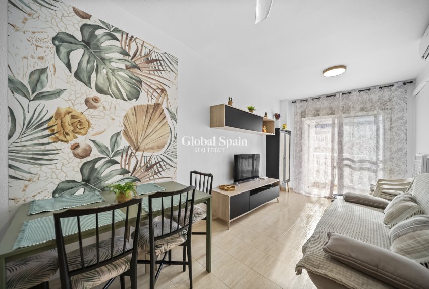 Revente - APPARTEMENT -
TORREVIEJA - Centro