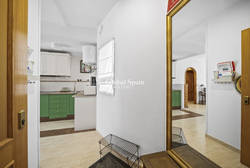 Revente - APPARTEMENT -
TORREVIEJA - Centro