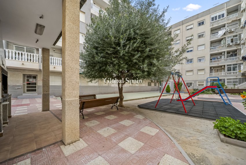 Revente - APPARTEMENT -
TORREVIEJA - Centro