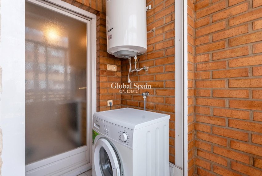 Revente - APPARTEMENT -
TORREVIEJA - Centro