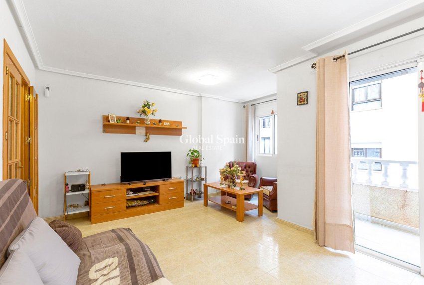 Revente - APPARTEMENT -
TORREVIEJA - Centro