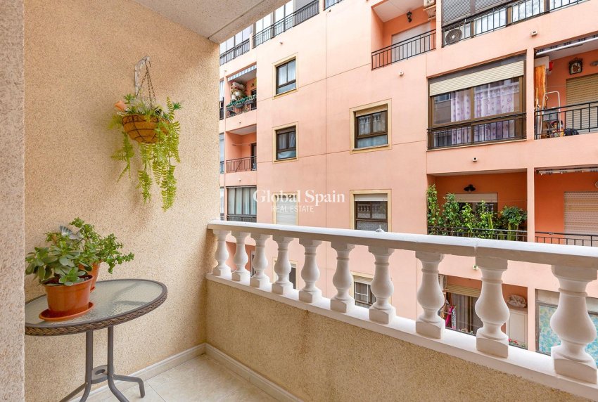 Revente - APPARTEMENT -
TORREVIEJA - Centro