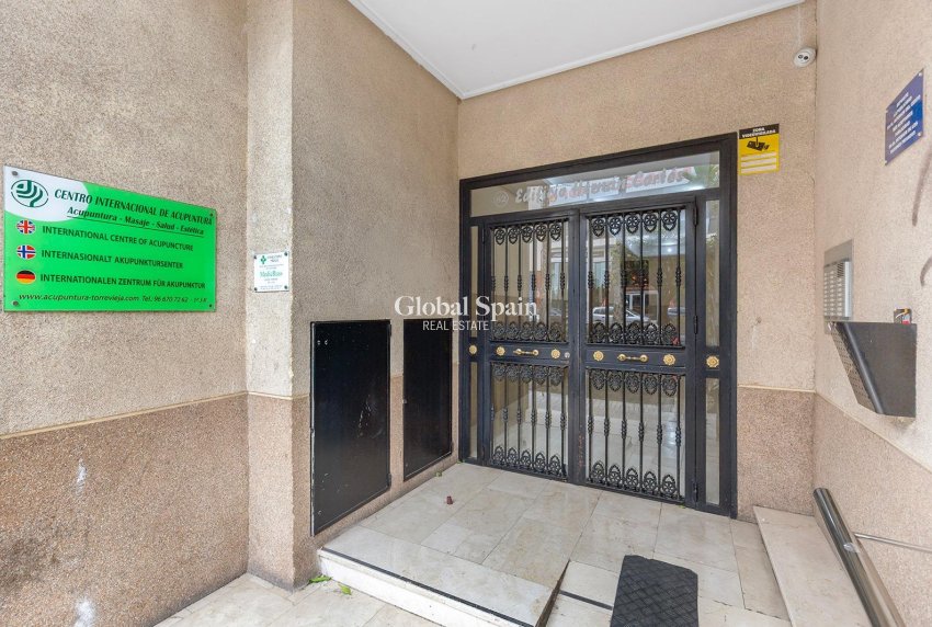 Revente - APPARTEMENT -
TORREVIEJA - Centro