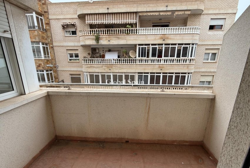 Revente - APPARTEMENT -
TORREVIEJA - Centro