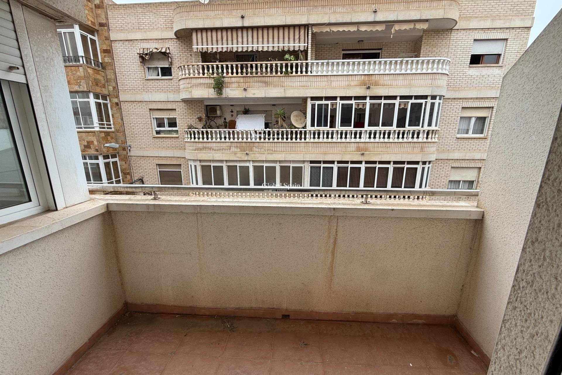 Revente - APPARTEMENT -
TORREVIEJA - Centro