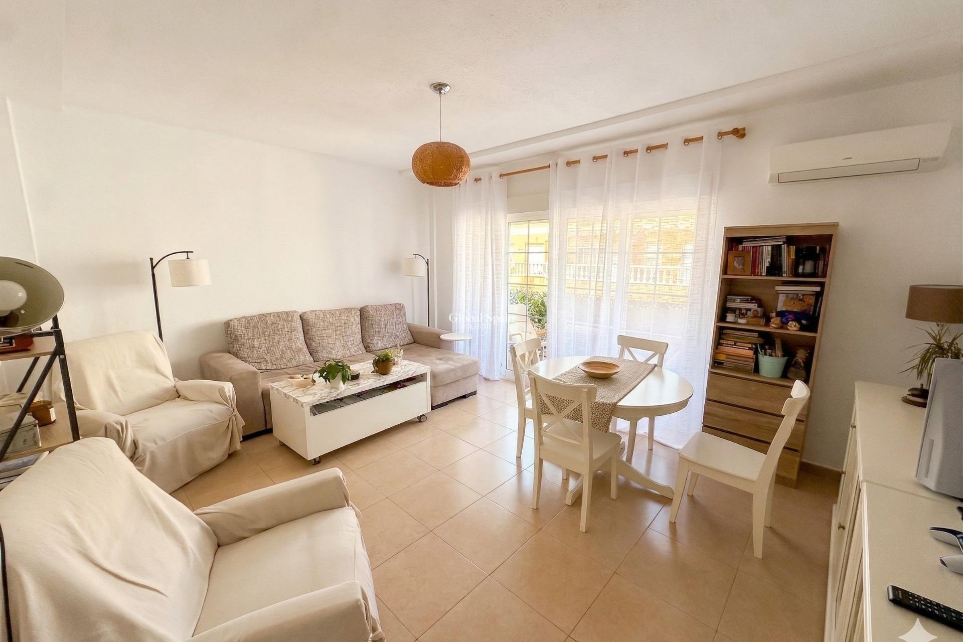 Revente - APPARTEMENT -
TORREVIEJA - Centro