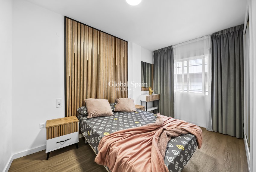 Revente - APPARTEMENT -
TORREVIEJA - Centro