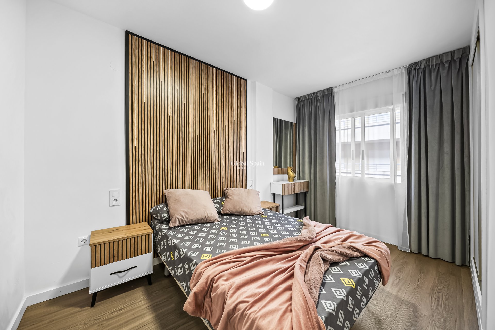 Revente - APPARTEMENT -
TORREVIEJA - Centro