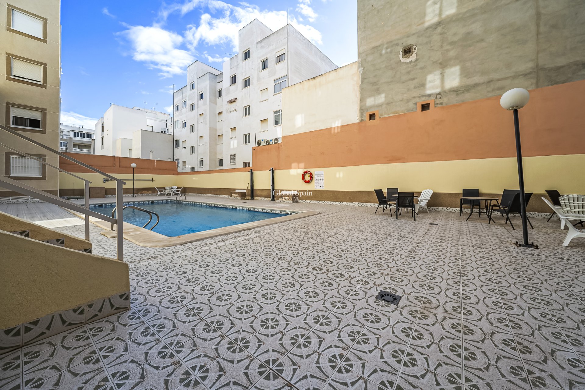 Revente - APPARTEMENT -
TORREVIEJA - Centro