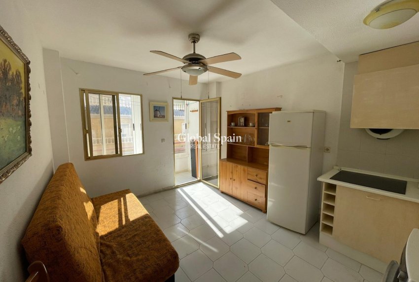 Revente - APPARTEMENT -
TORREVIEJA - Centro