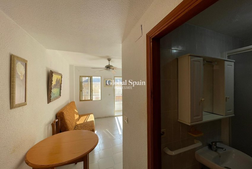 Revente - APPARTEMENT -
TORREVIEJA - Centro