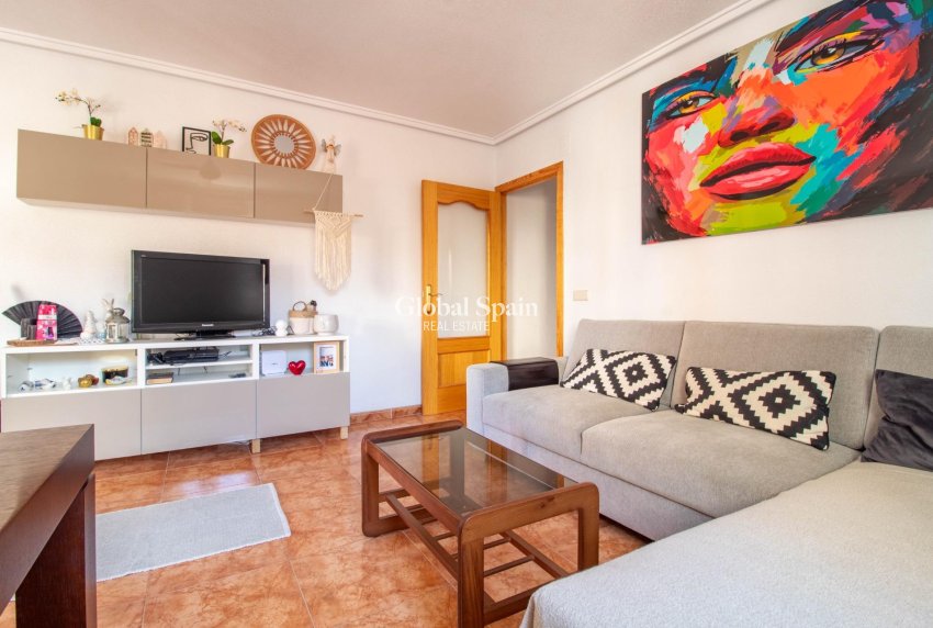 Revente - APPARTEMENT -
TORREVIEJA - Centro