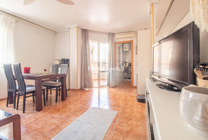 Revente - APPARTEMENT -
TORREVIEJA - Centro