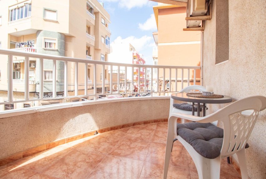Revente - APPARTEMENT -
TORREVIEJA - Centro