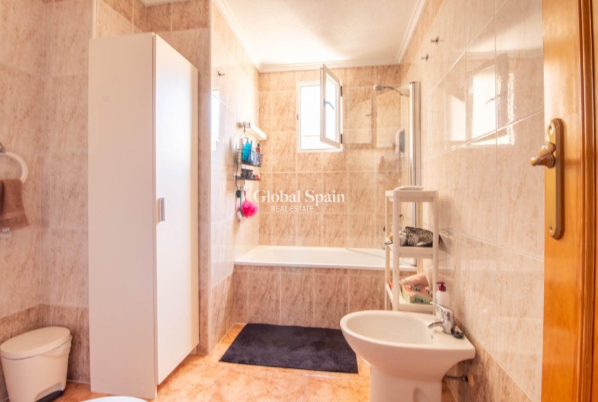 Revente - APPARTEMENT -
TORREVIEJA - Centro