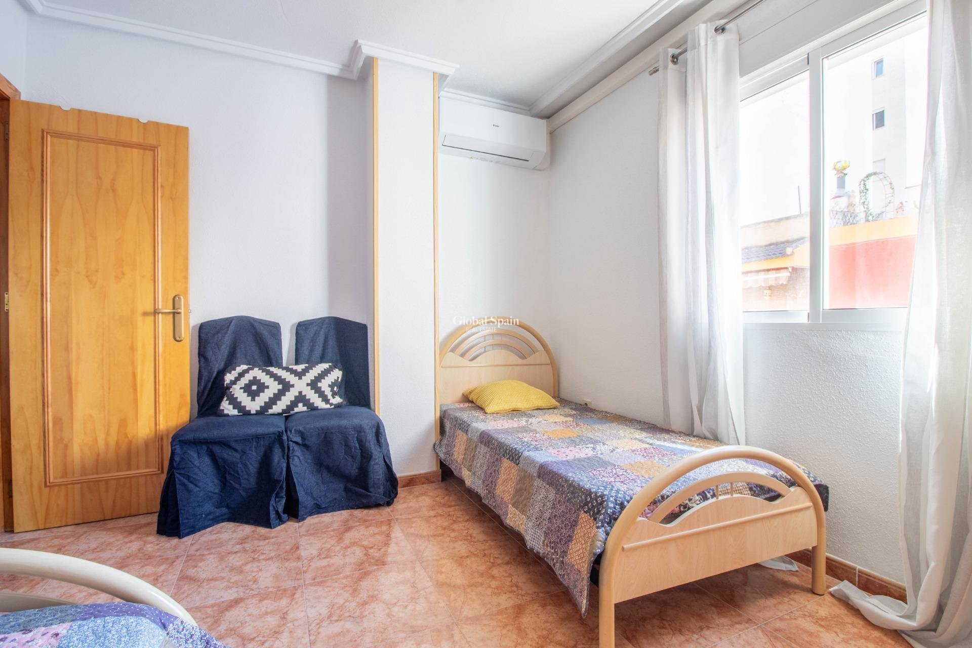 Revente - APPARTEMENT -
TORREVIEJA - Centro