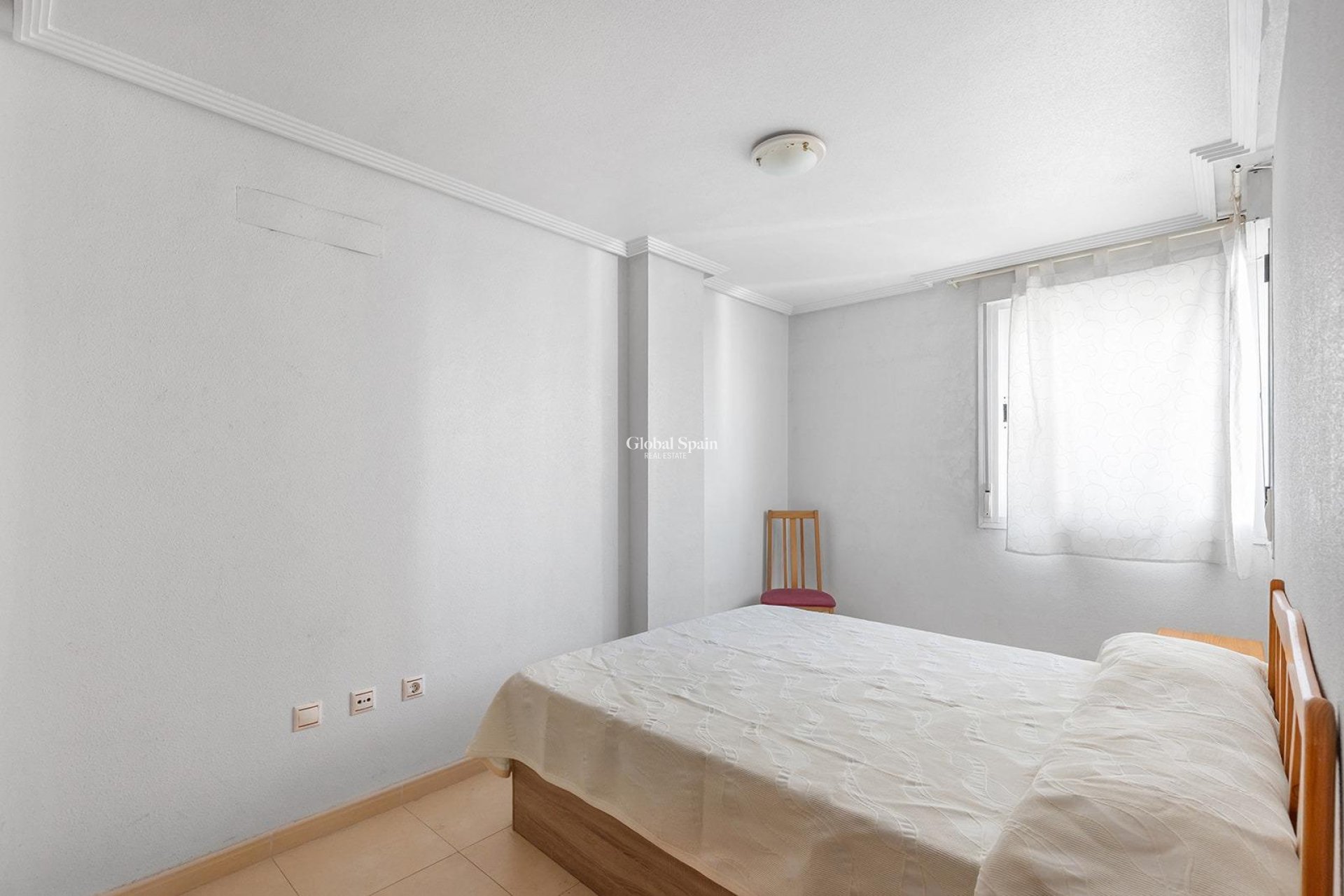 Revente - APPARTEMENT -
TORREVIEJA - Centro