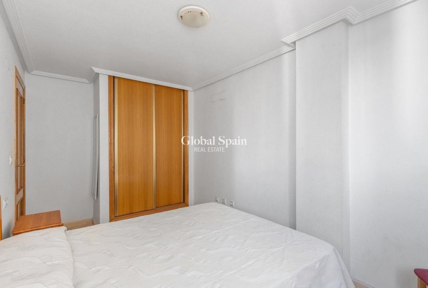 Revente - APPARTEMENT -
TORREVIEJA - Centro