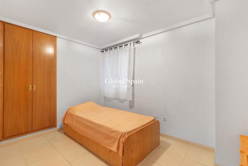 Revente - APPARTEMENT -
TORREVIEJA - Centro