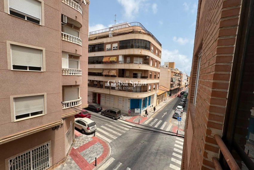 Revente - APPARTEMENT -
TORREVIEJA - Centro